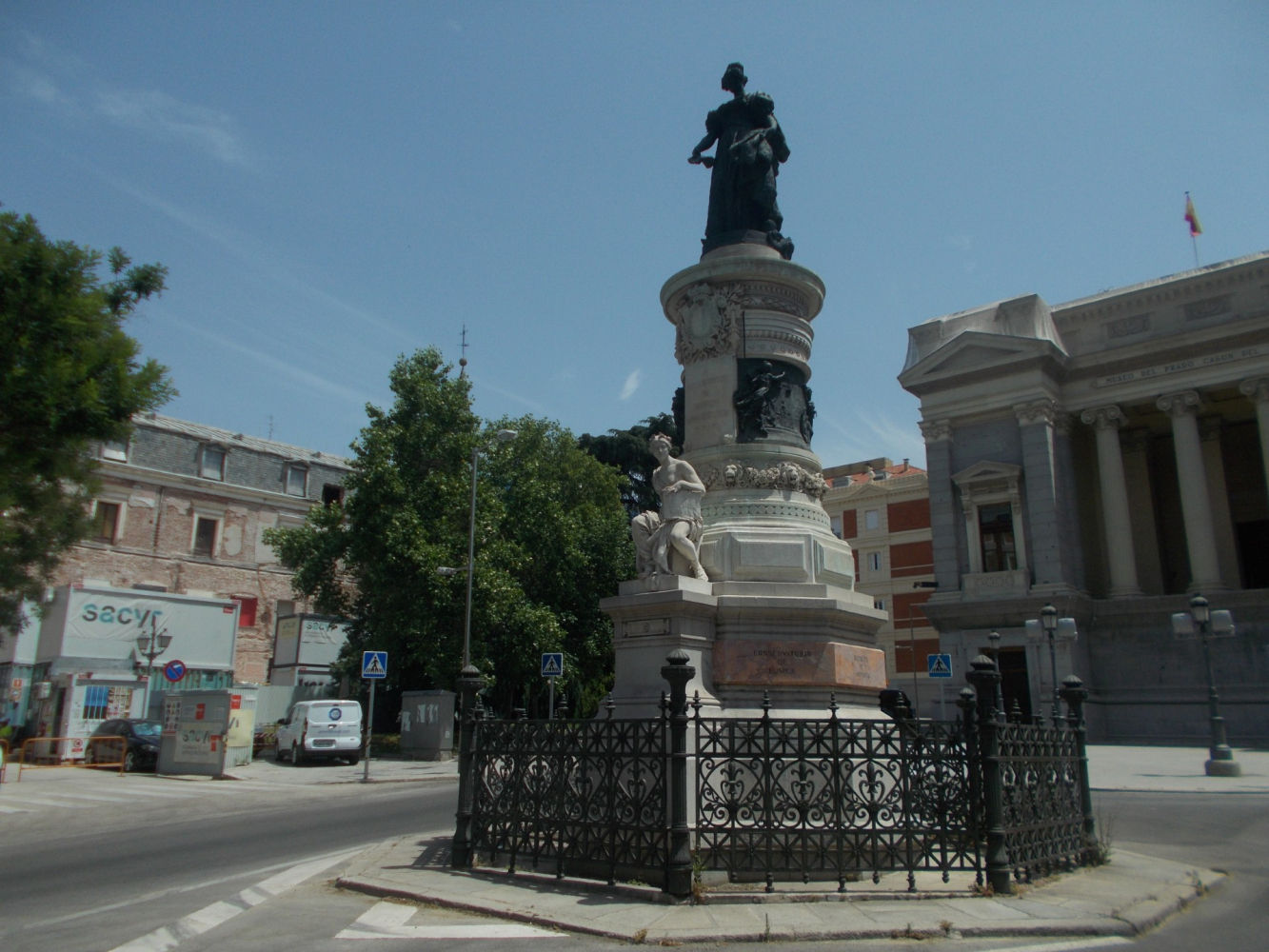 Monumento a la Reina Cristina de Borbón, bajo cuya regencia se aprobó el Decreto Ley de Amnistía.