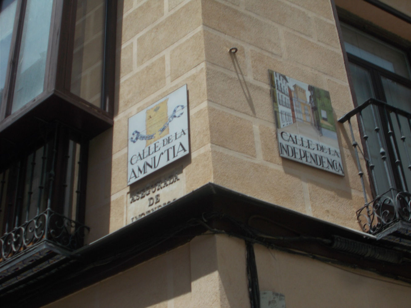 Calles de la Amnistía y la Independencia.