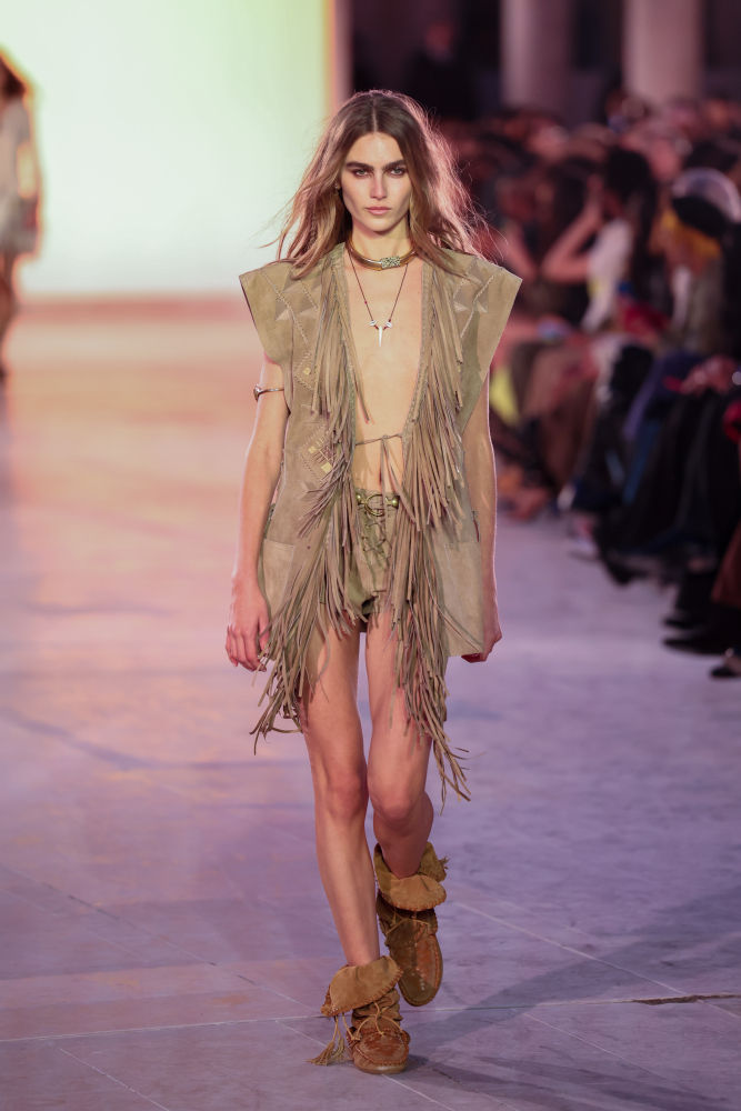 Modelo con 'look' bohemio de la firma Isabel Marant
