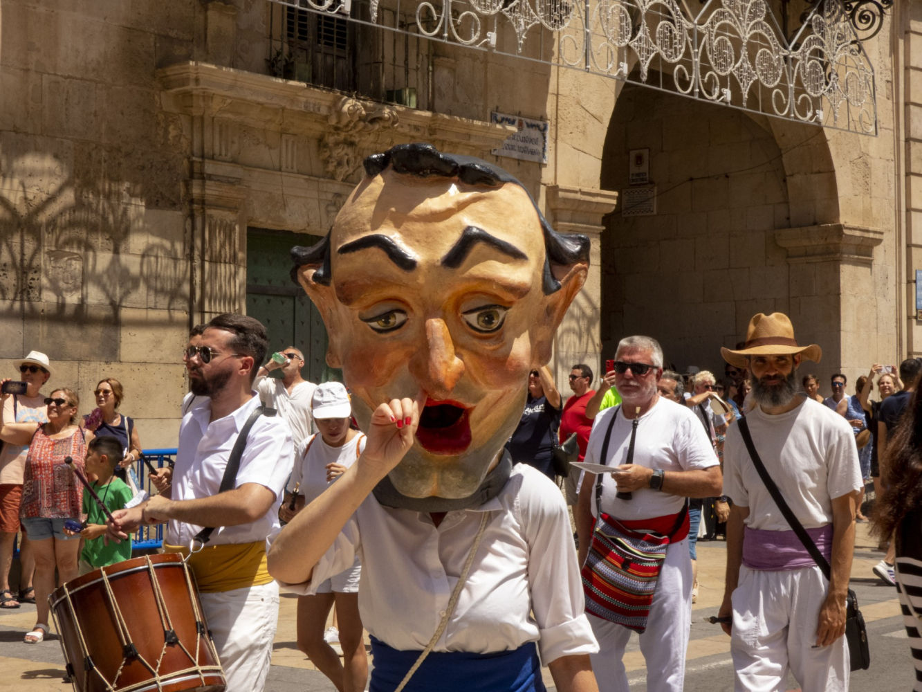 Pasacalles de Les Fogueres de Sant Joan de Alicante.