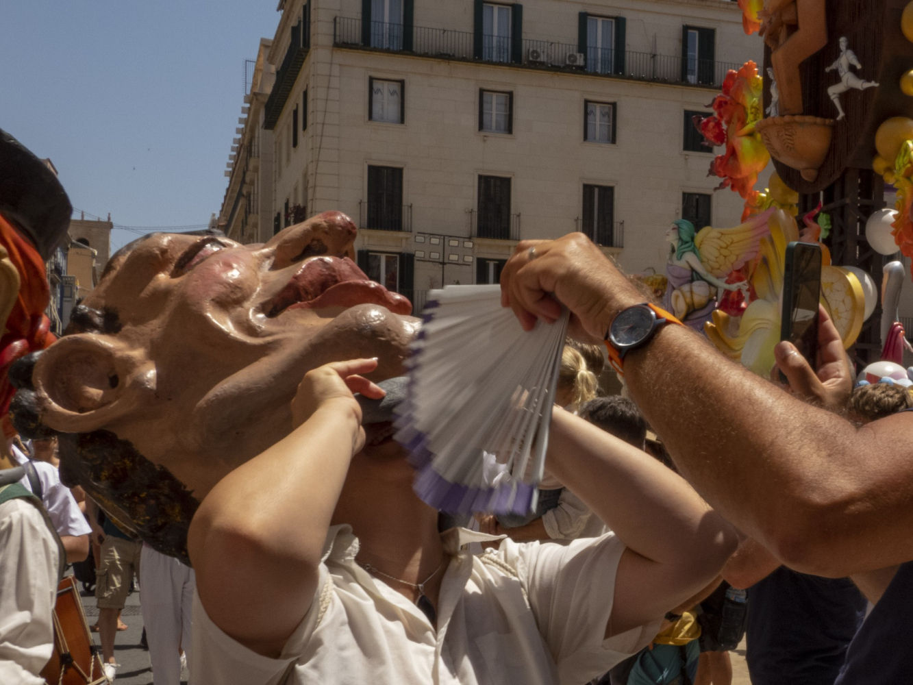 Nan bebiendo agua.