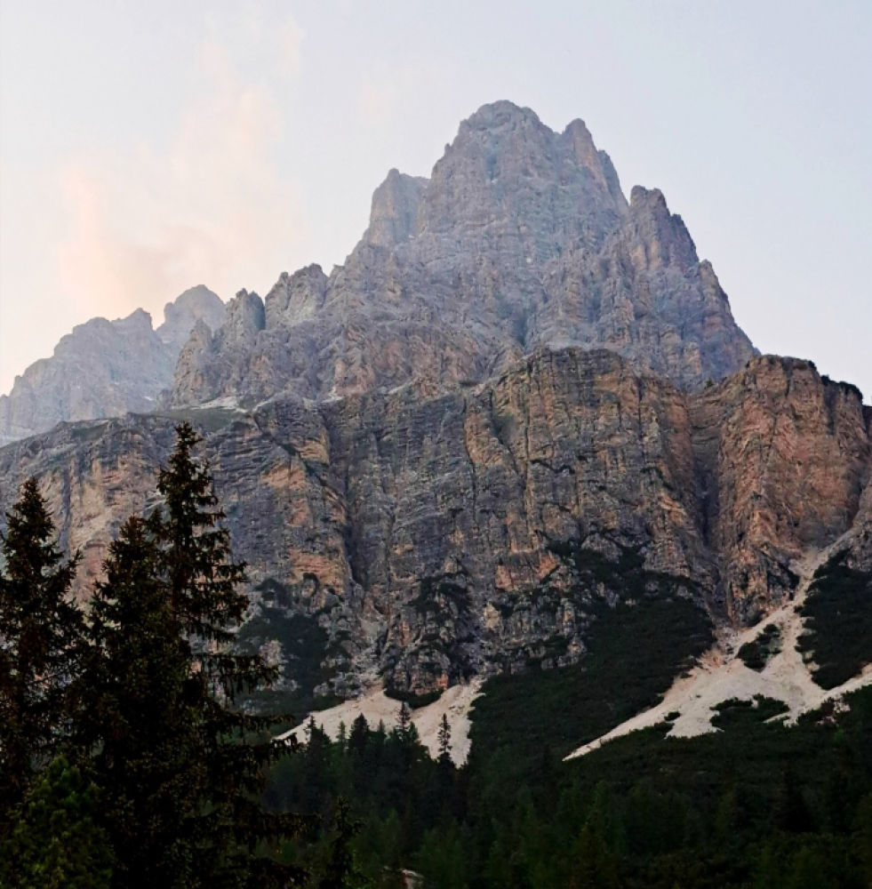 Silueta de las Dolomitas.