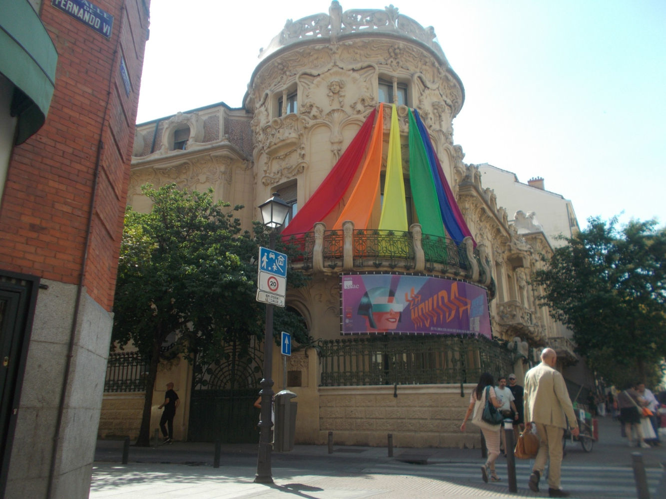 Colores arcoiris en Chueca.