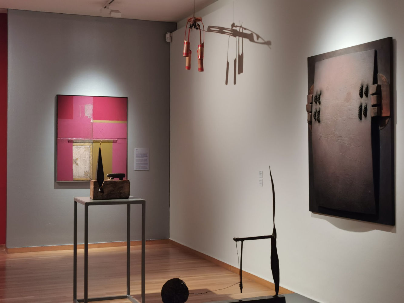 Esculturas y pinturas de la muestra 'Mestres de l’art català del segle XX. Col·lecció Bassat'.