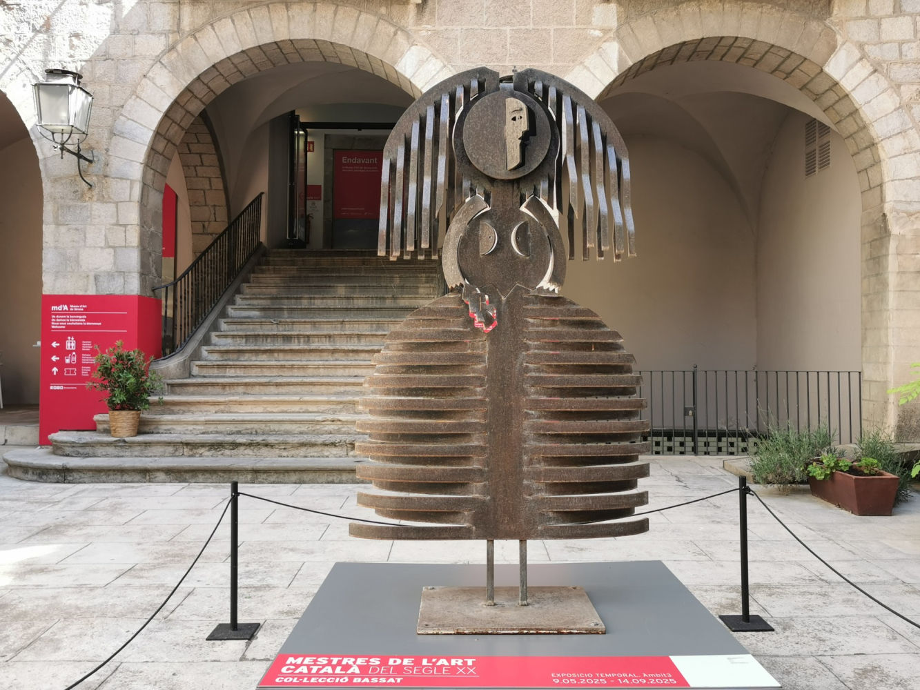 Escultura inspirada en una menina.