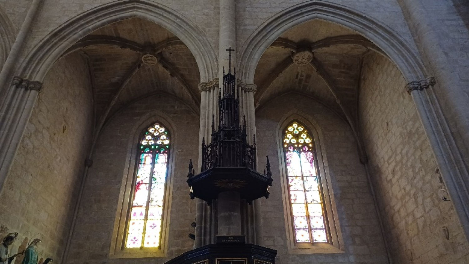 Capillas laterales del templo gótico de Santa María la Mayor.