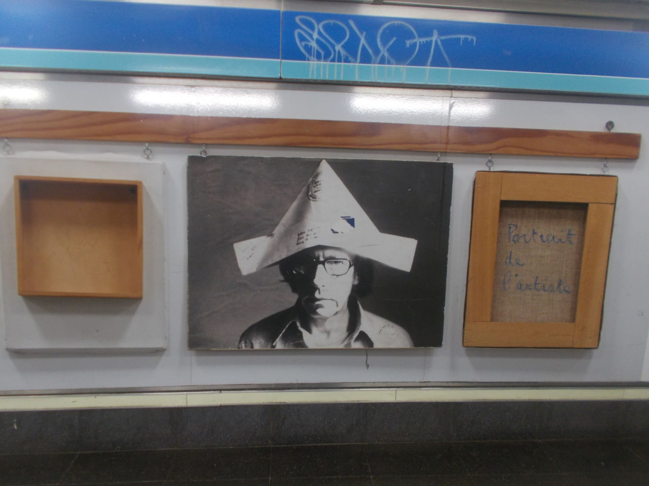 Réplica del retrato del artista y poeta francés Robert Filliou (1926-1987), conocido por su asociación con el grupo Fluxus.