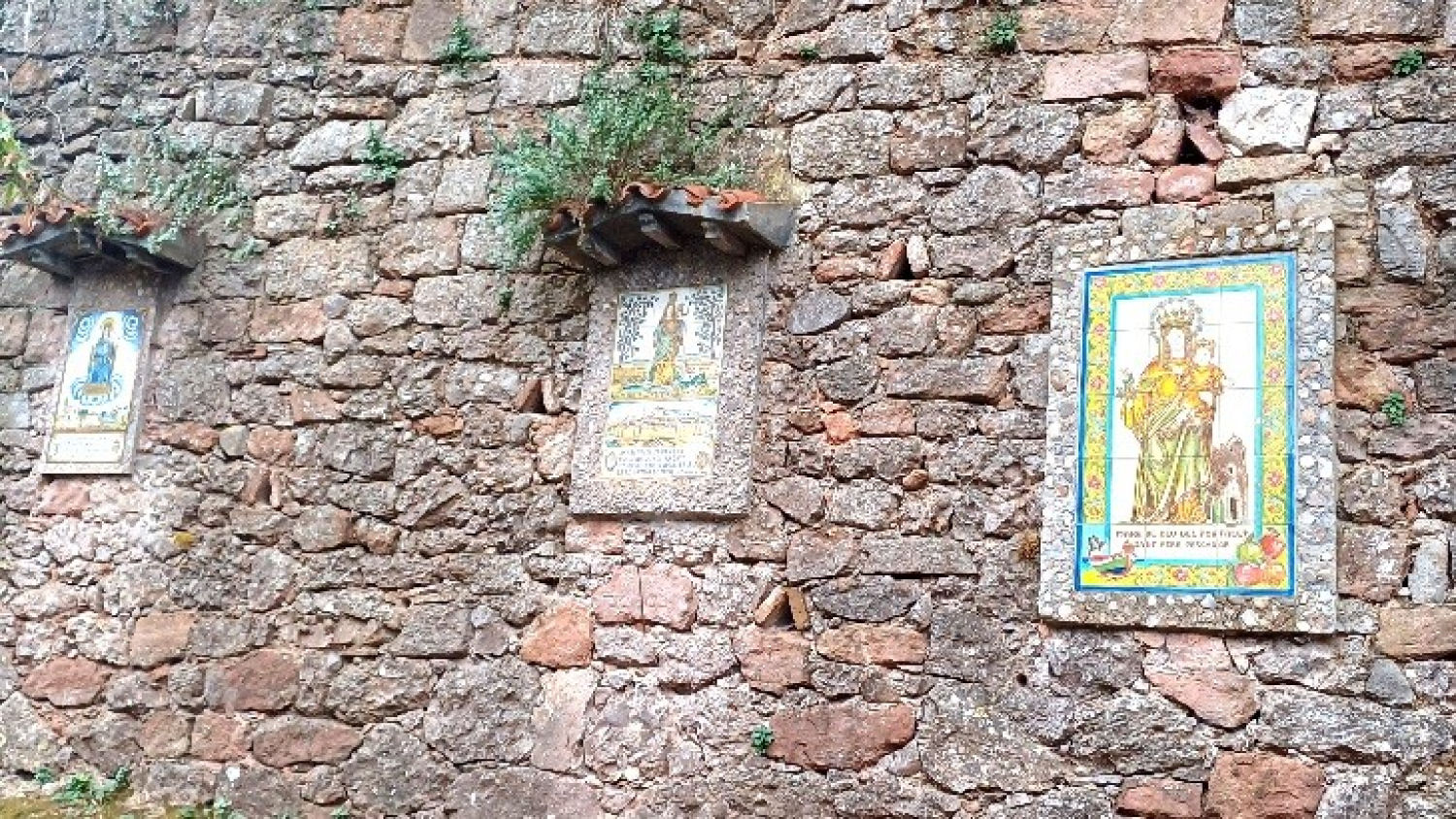 Advocaciones a lo largo del Camí dels Degotalls.