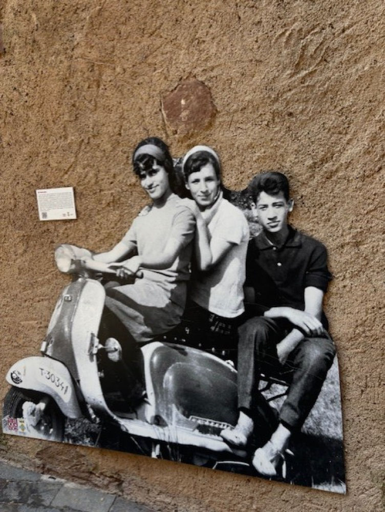 La llegada de la vespa al pueblo.