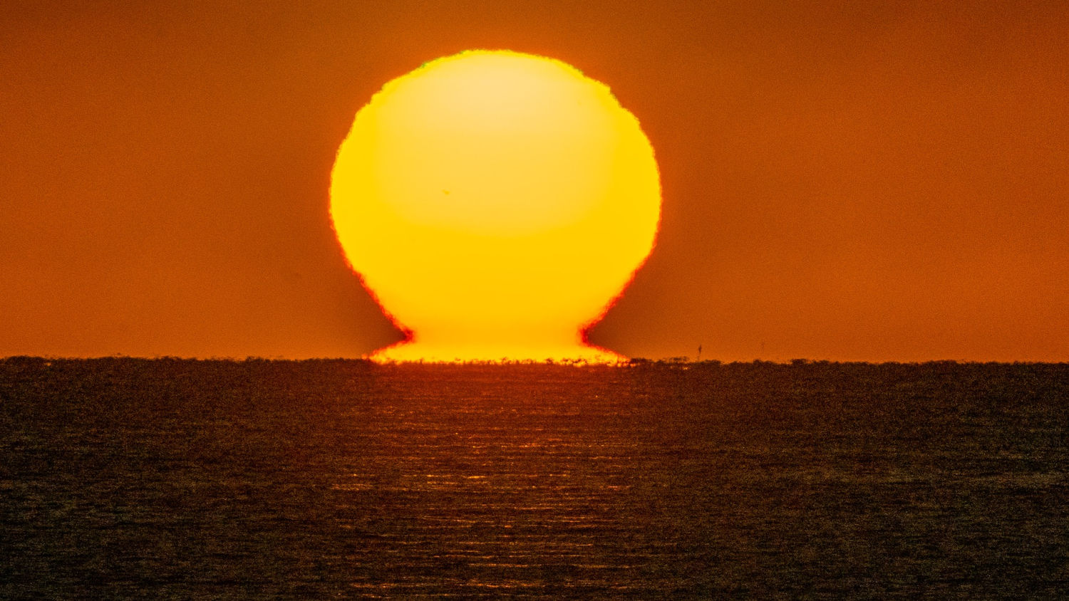 Efecto omega visto desde la playa de El Portitxol.