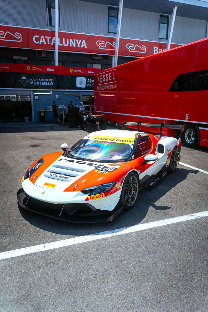 Coche preparado para la carrera.