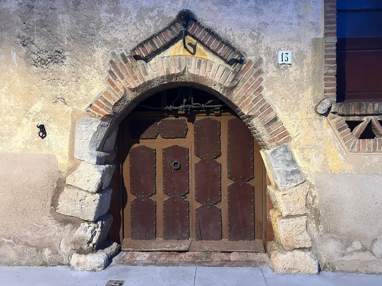 Puerta de la Casa Bofarull en Els Pallaresos.
