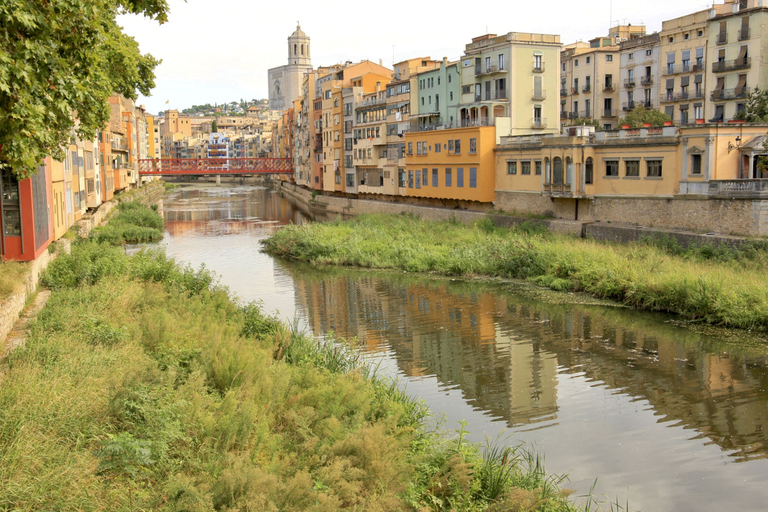 Juego de reflejos en el Onyar.