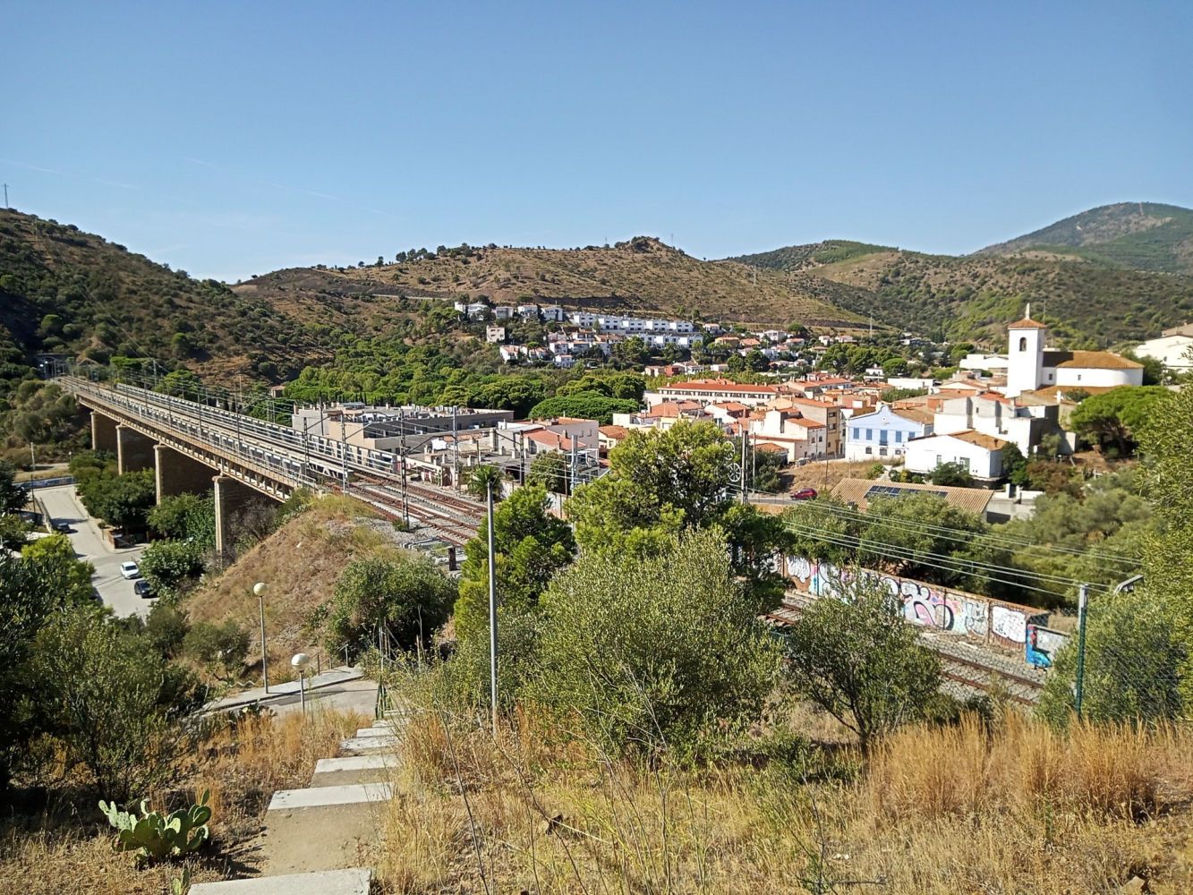 Perspectiva del puente ferroviario de Eiffel en Colera.