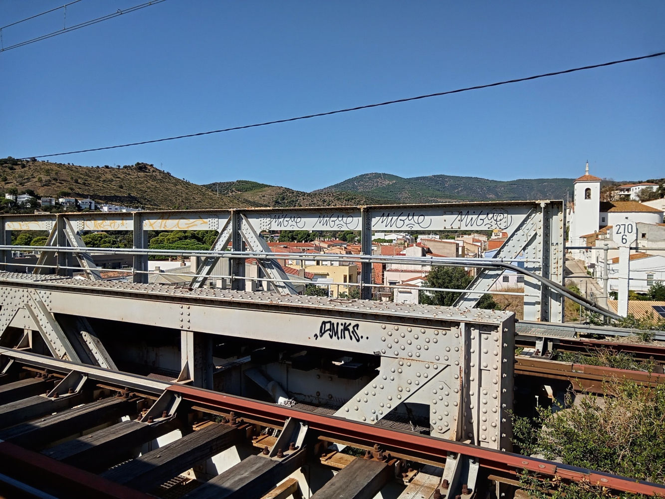 Detalle de la ingeniería del puente ferroviario de Eiffel en Colera.