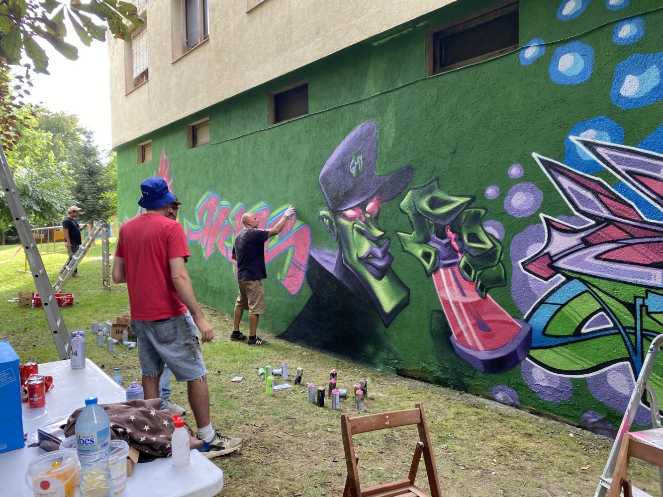 Dando forma a los grafitis.