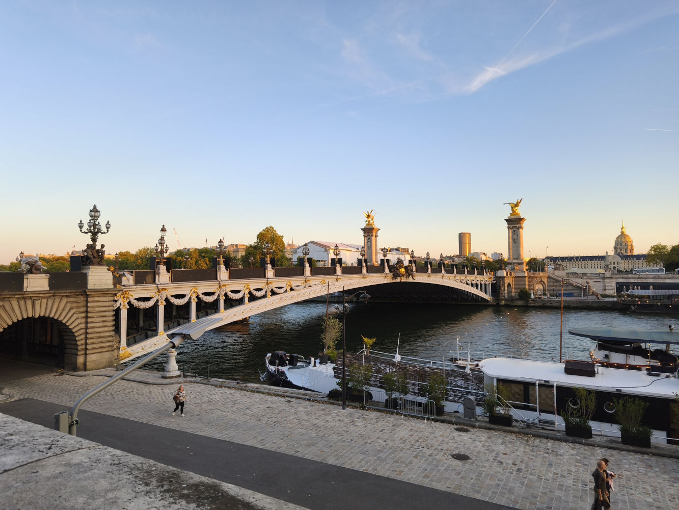 El puente de Alejandro III sobre el Sena.