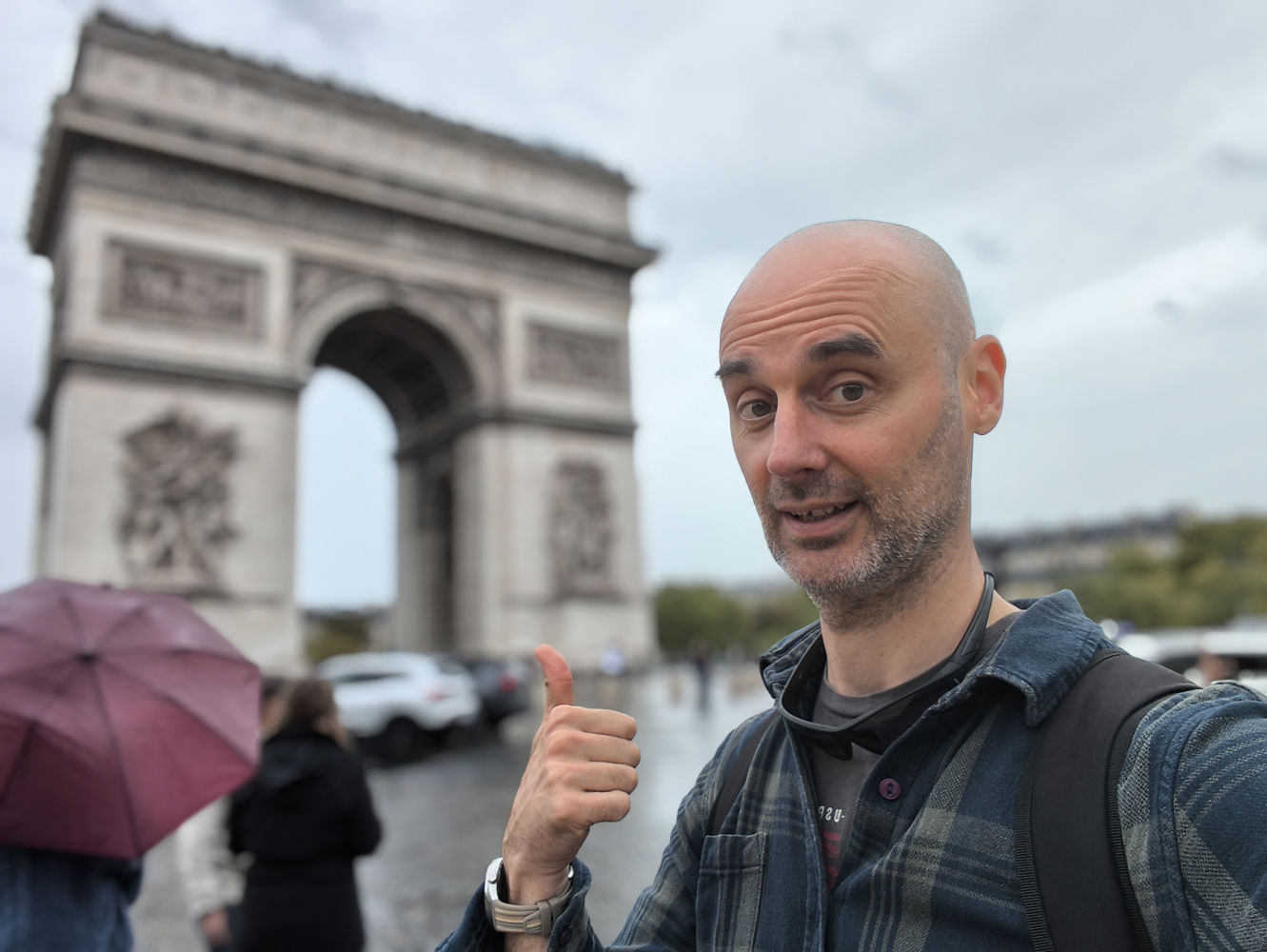 Selfie en modo retrato del Arco del Triunfo.