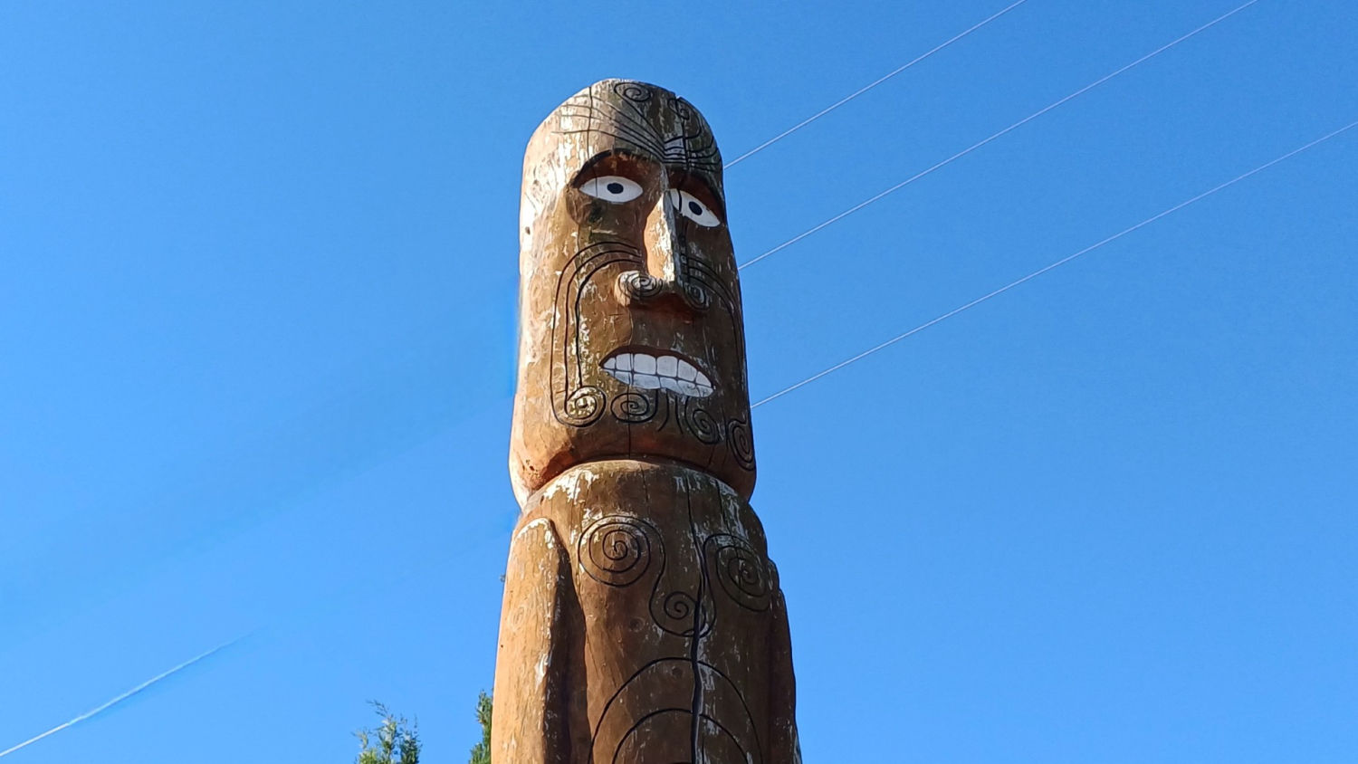 Un tótem de estilo maorí, también conocido como 
