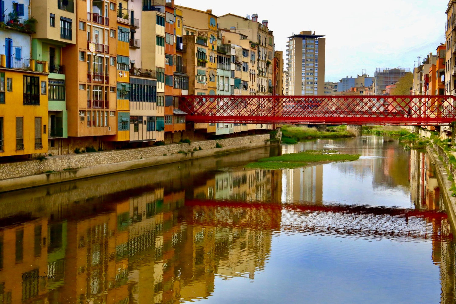 El Pont de les Peixateries Velles sobre el rio Onyar