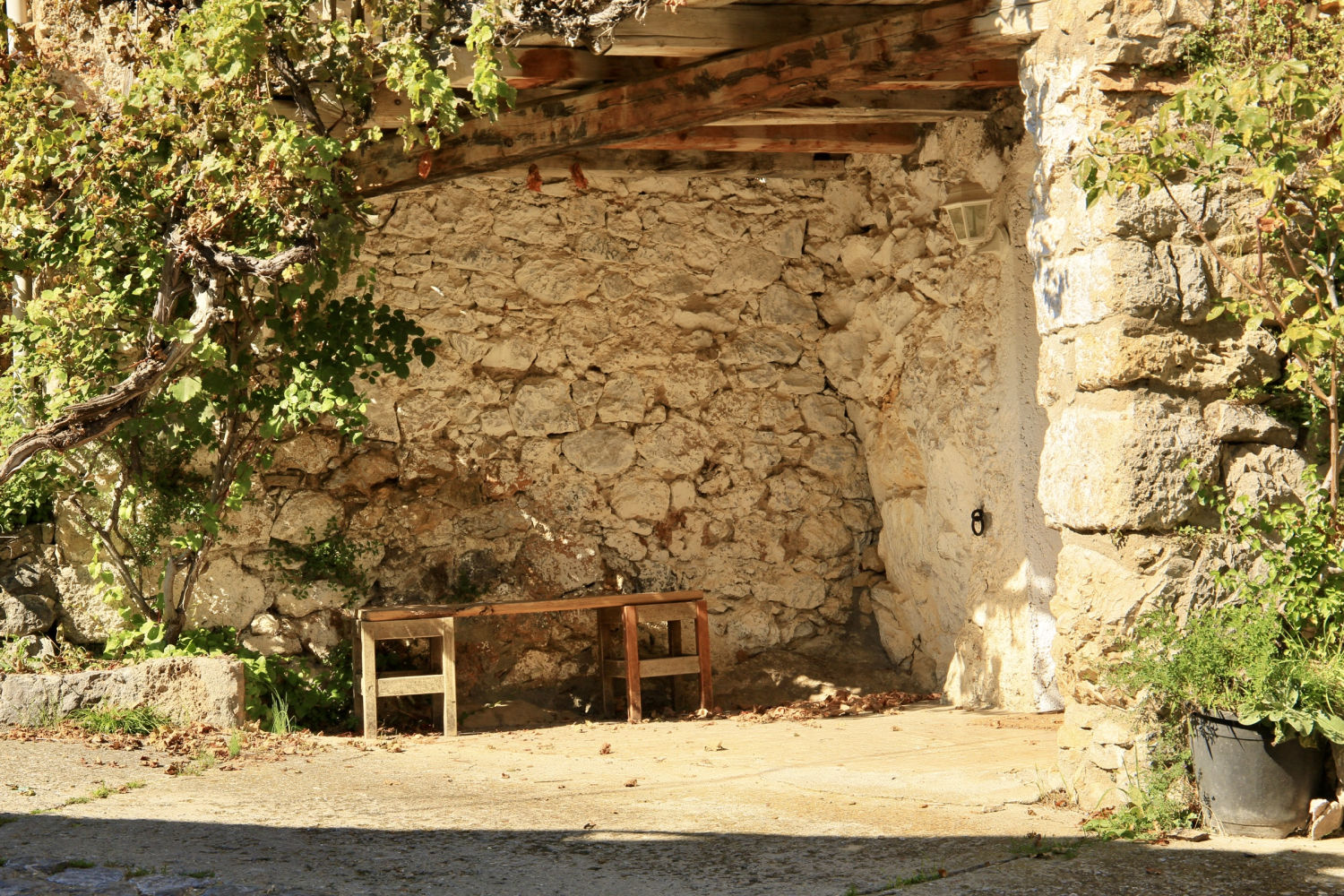 Entrada d'una casa a Tuixent