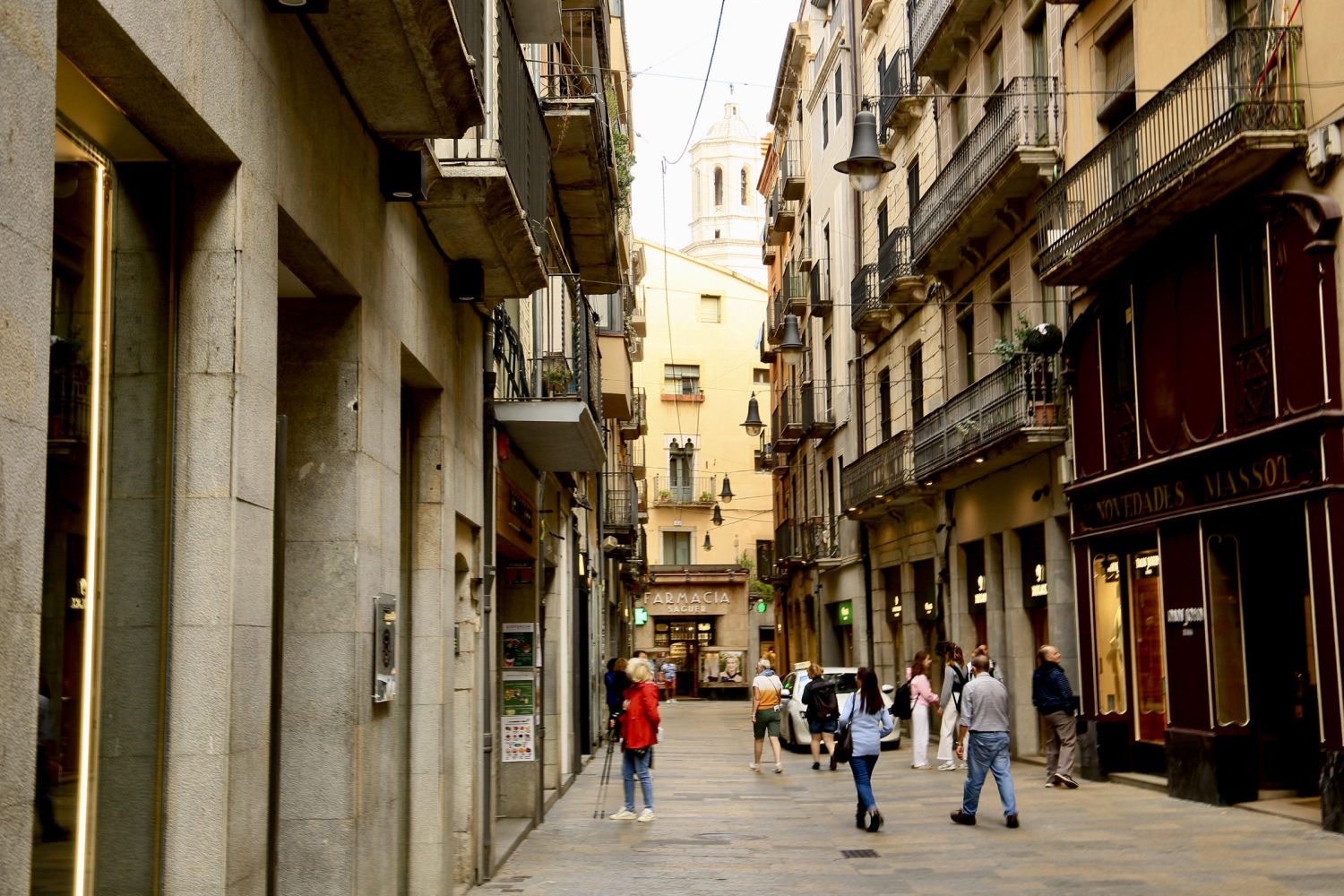 Paseo por el centro de Girona.