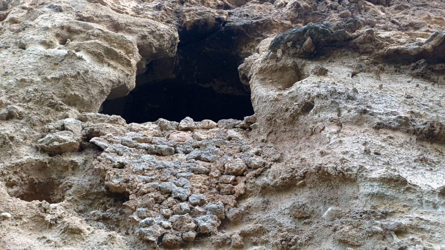 Exterior de la Cova del Mallorquí