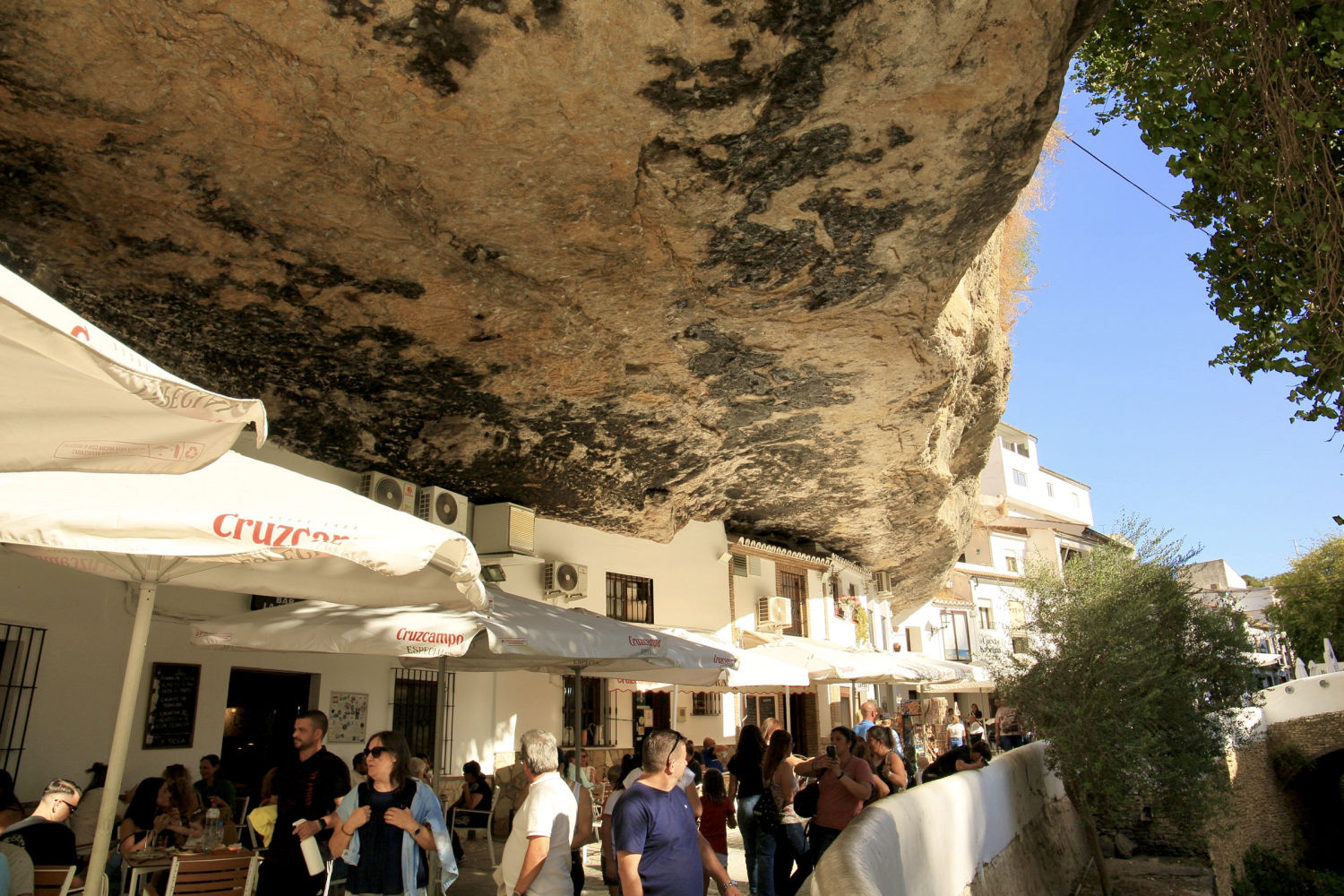 Callejeando por Setenil de las Bodegas.