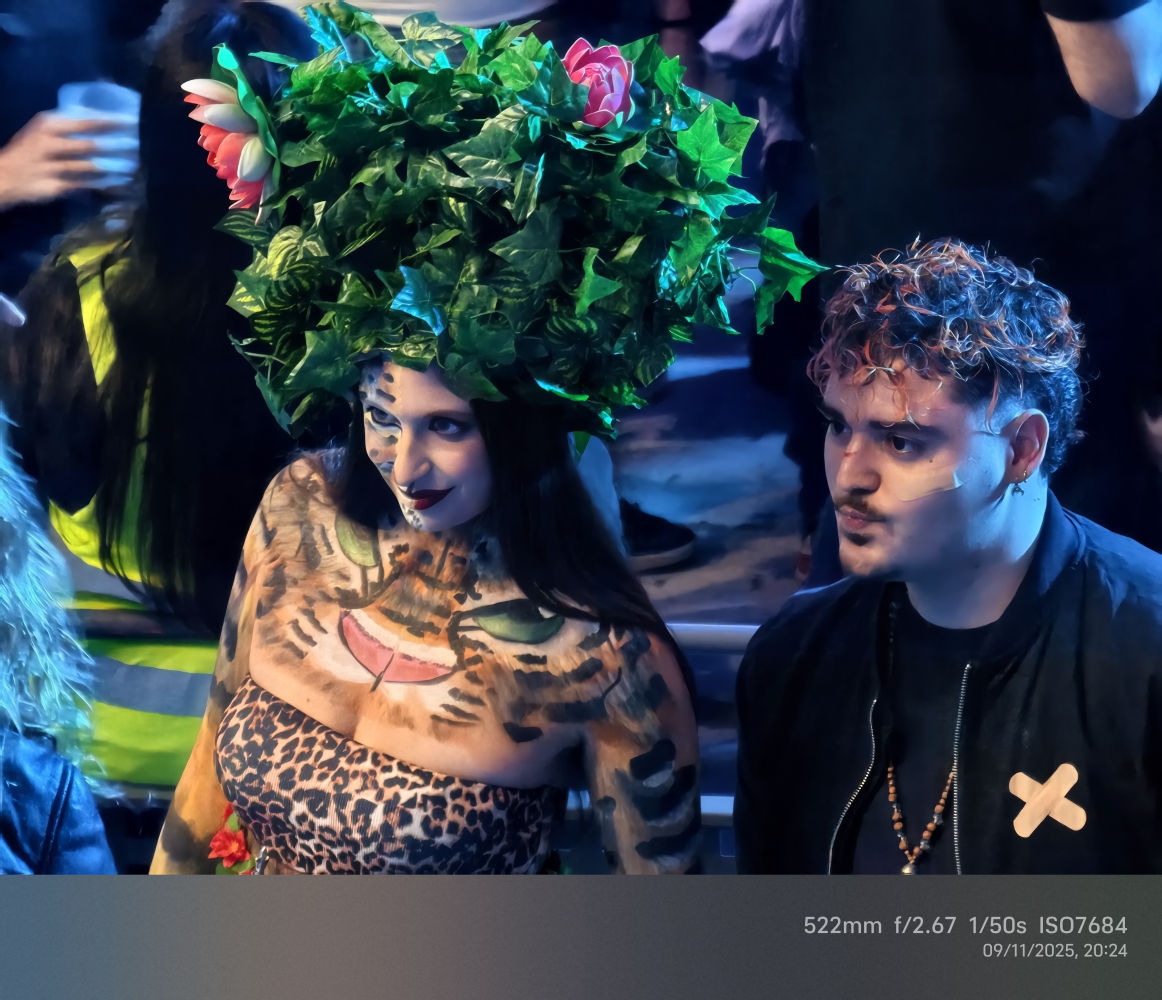 Mucha gente se vistió con los atuendos de Katy Perry entre el público del Sant Jordi.