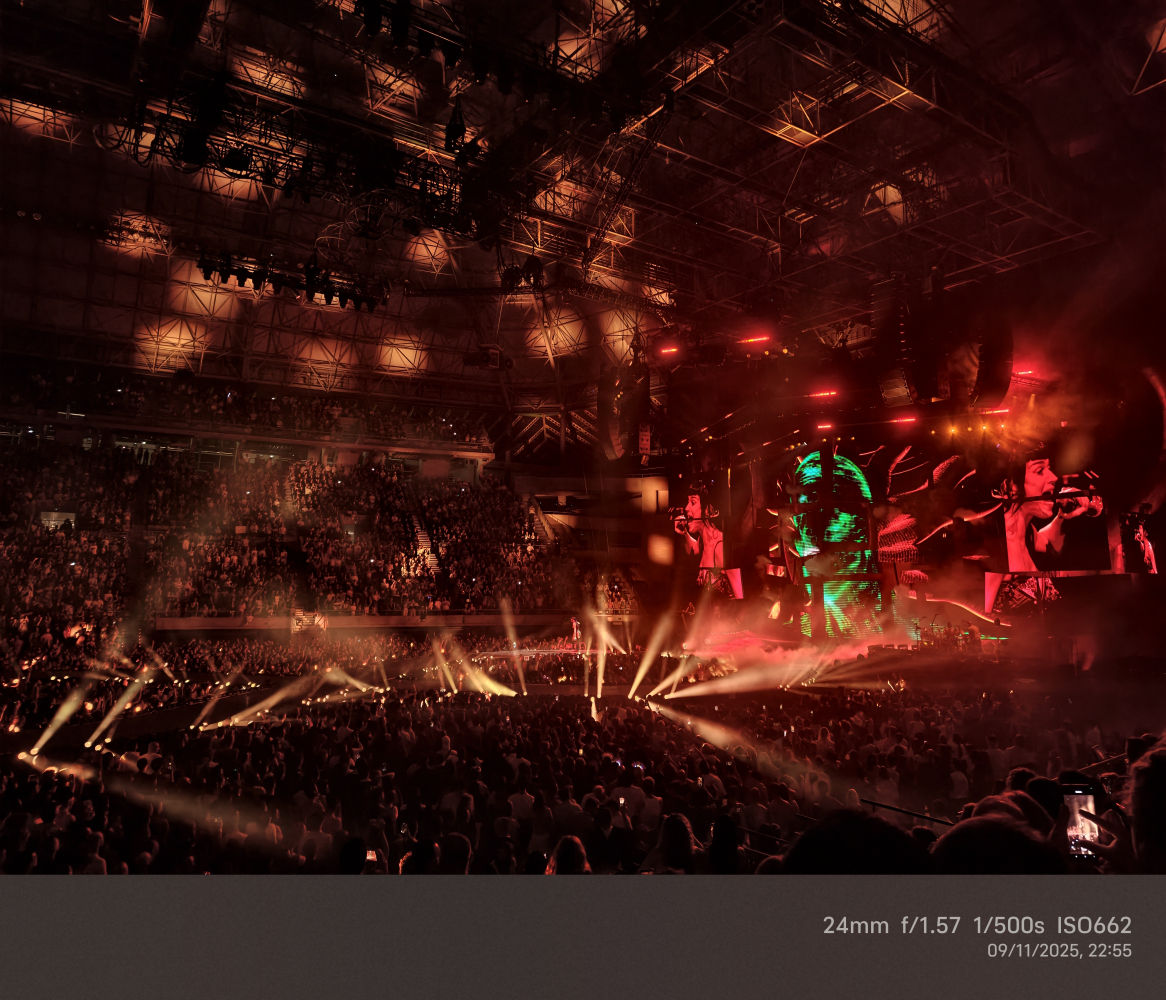 Espectacular juego de luces en el concierto de Katy Perry.