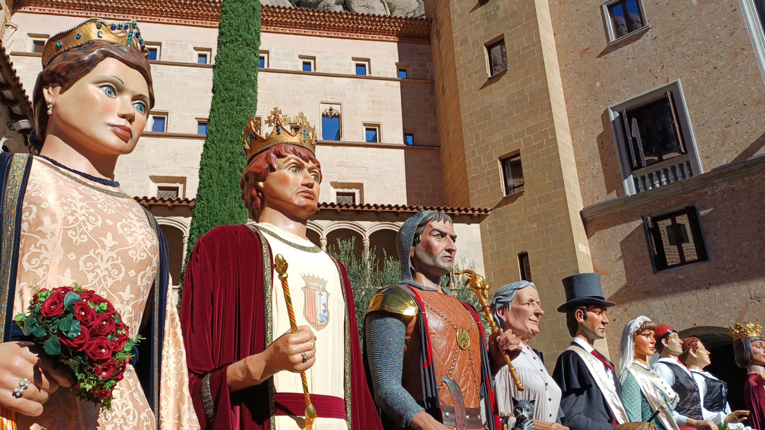 Colla de 'gegants' en Montserrat.