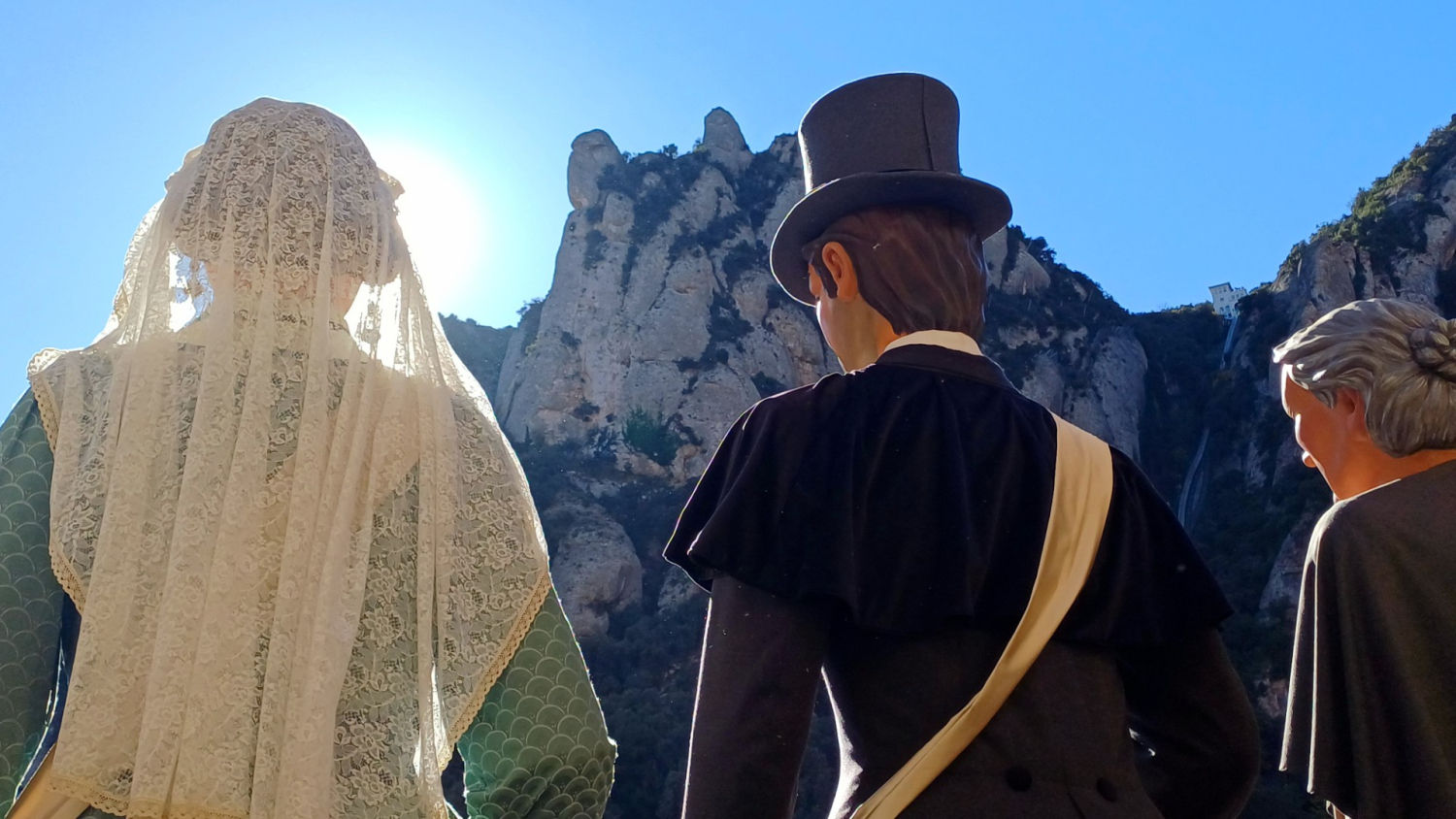 Gegants reunidos en Montserrat.