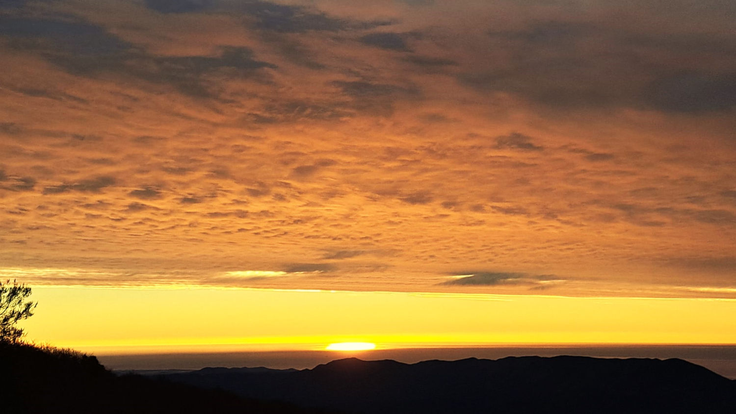 El cálido cielo del otoño en el Montseny.
