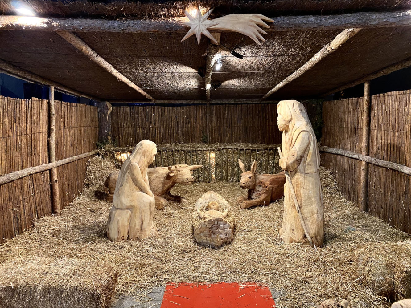 Interior del pesebre de madera de Campdevànol
