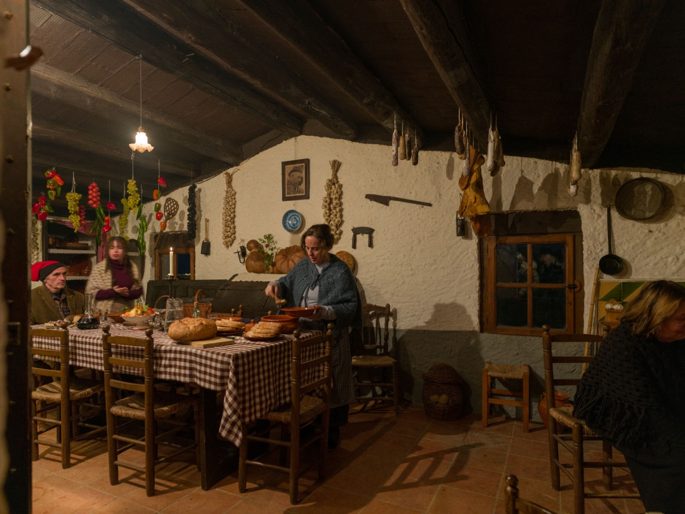 Interior de una casa del pesebre viviente de Corbera.