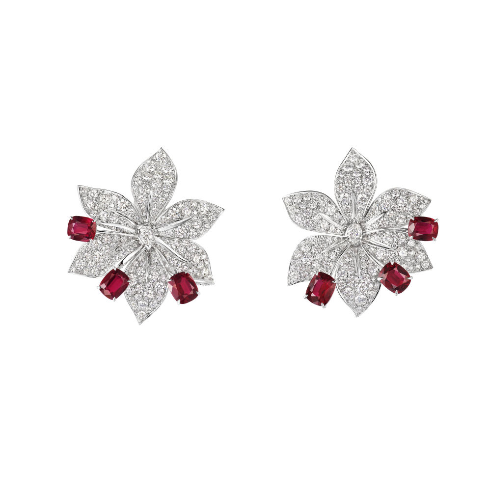 Como un destello Pendientes de oro blanco de 18 quilates, con rubíes y diamantes de la colección de alta joyería de Chaumet