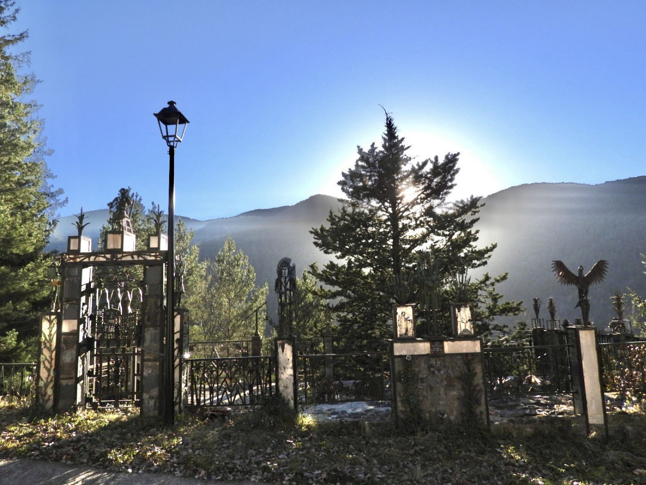 Vista general del acceso al Saló d’Art de Planès.