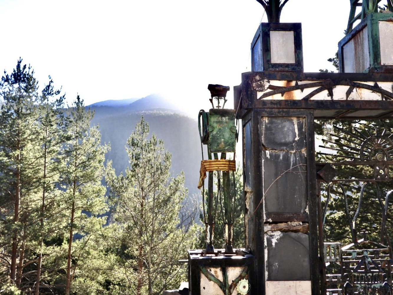 Figura con barretina.