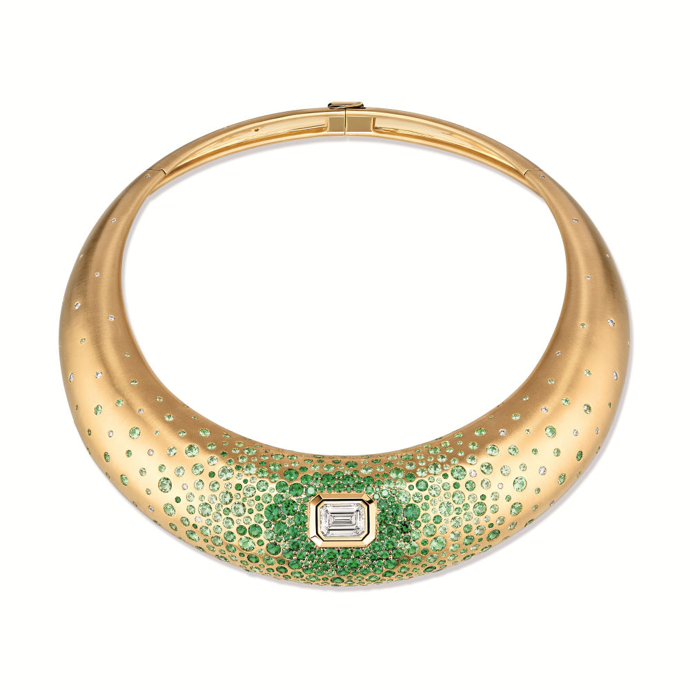 El collar Terra evoca el desierto de Namibia, con raros brotes de vegetación