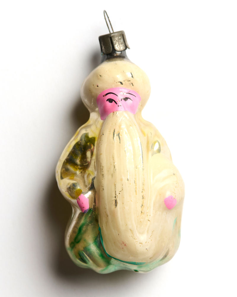 Cada pieza, con colores y formas únicas, muestra el encanto festivo y el carácter propio de su antigüedad