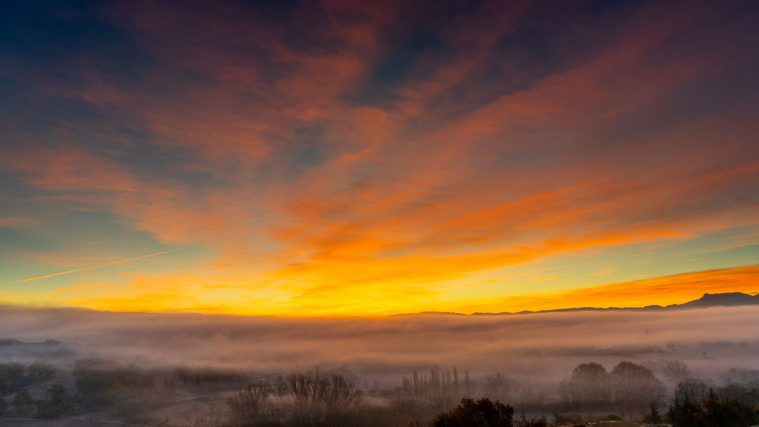 Amanecer de niebla en Manlleu.