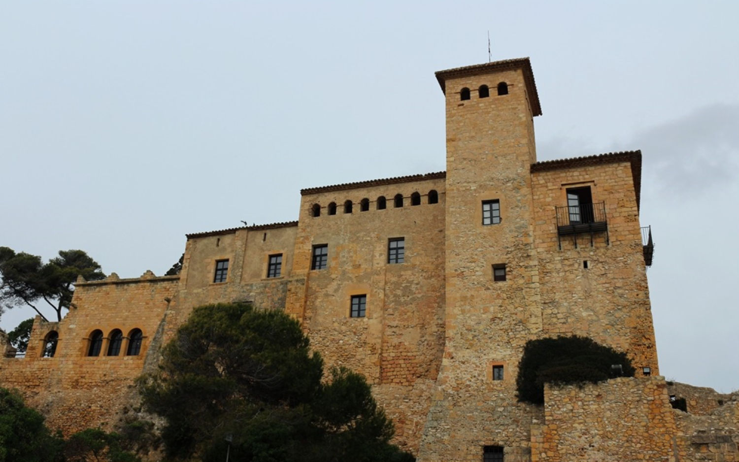 Fachada del castillo de Tamarit