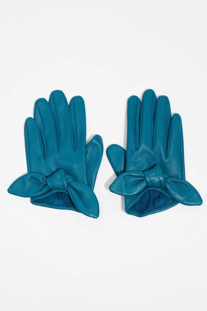Bimba y Lola se vuelve setentera con una línea de guantes cortos de piel, en azul cerúleo con una delicada lazada