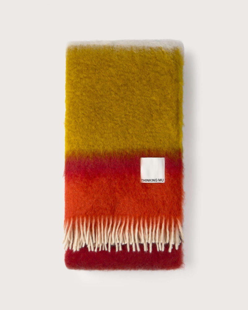 Bufanda Twist Frame de Thinking Mu fabricada de forma artesanal