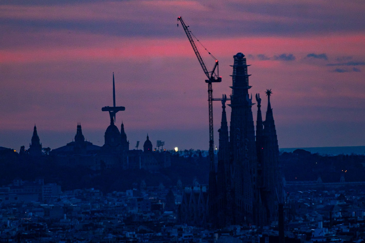 Atardecer en la Sagrada Familia y Montjuïc.