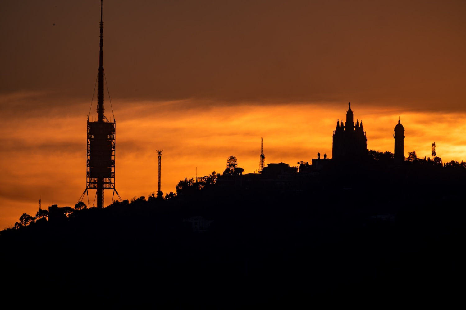 El color de la puesta de sol en Collserola.