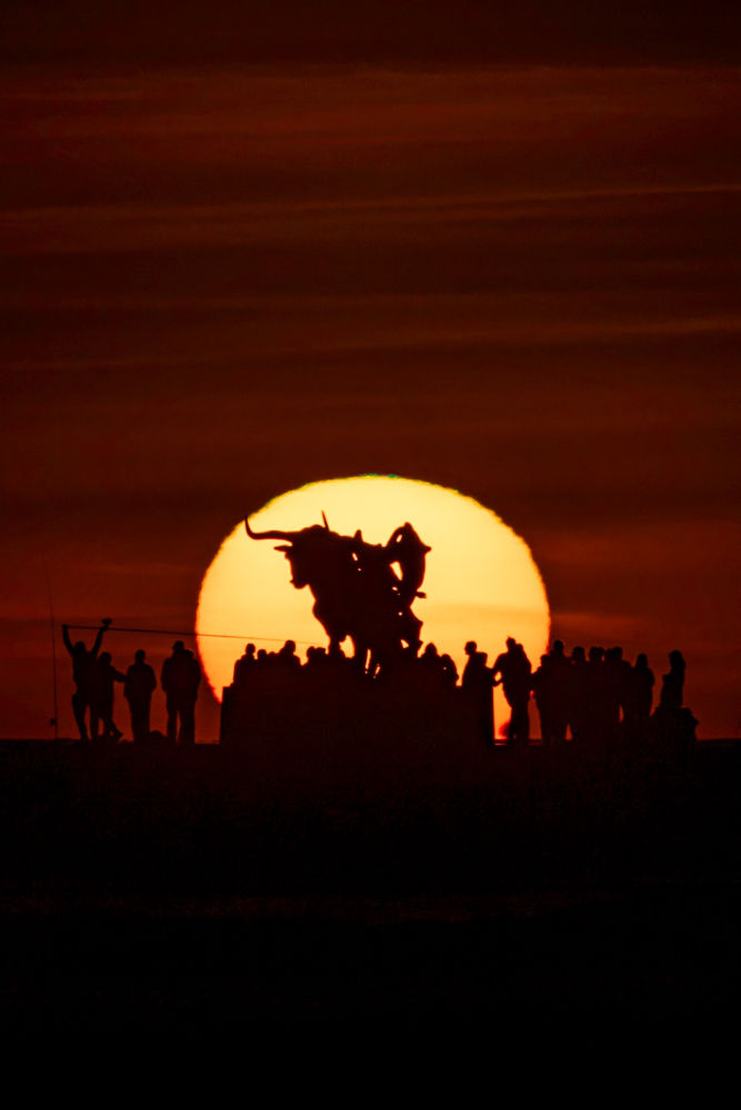 El sol encajado en la escultura de Pasífae.