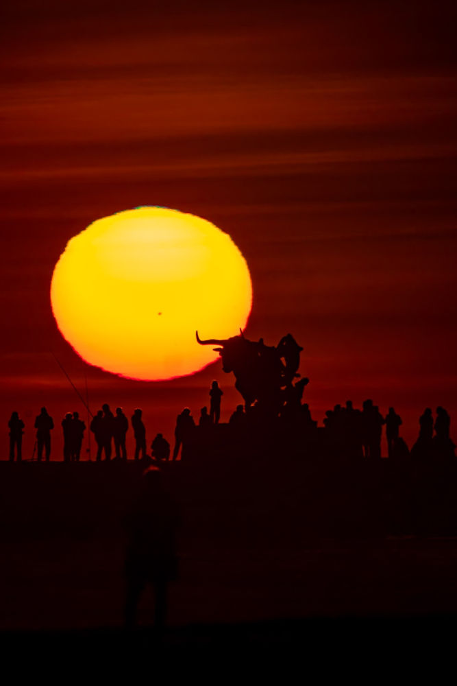 Puesta de sol en la escultura de Pasífae.