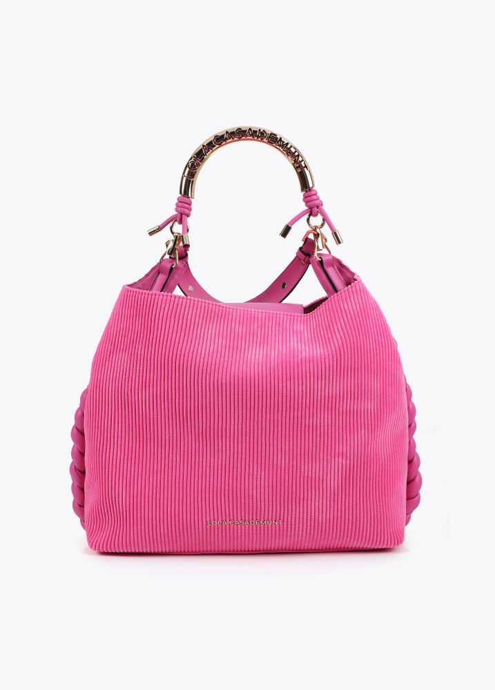 Bolso de doble asa, confeccionado en pana rosa y con detalles trenzados, de