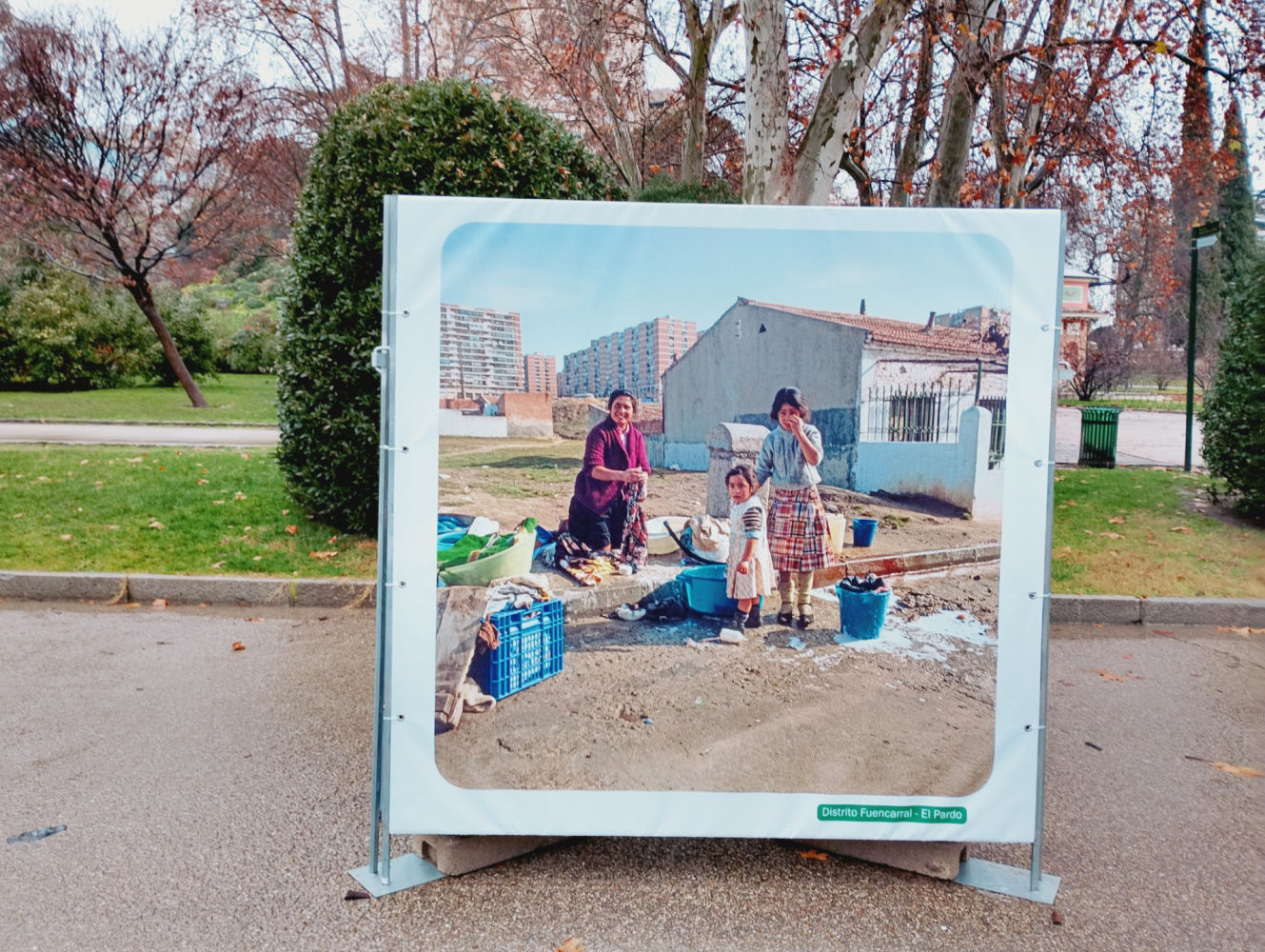 Fotografía de escena cotidiana en la Transición.